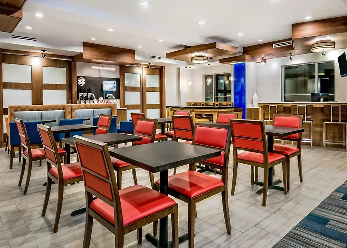 Express & Austin - Area By Ihg Hotel