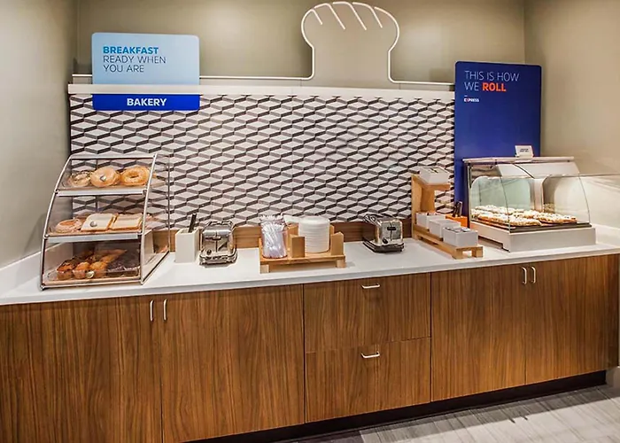 Express & Austin - Area By Ihg Hotel