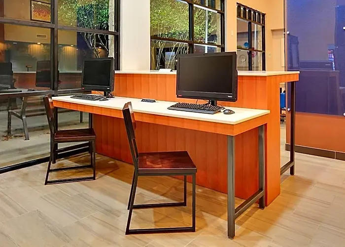 Express & Austin - Area By Ihg 3*