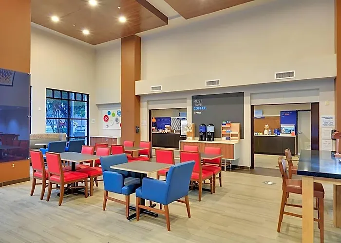 Hotel Express & Austin - Area By Ihg