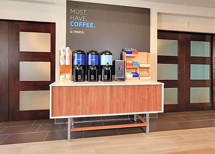 Express & Austin - Area By Ihg Hotel 3*