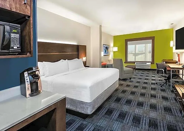 Express & Austin - Area By Ihg Hotel
