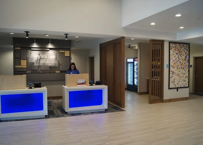 Express & Austin - Area By Ihg Hotel 3*