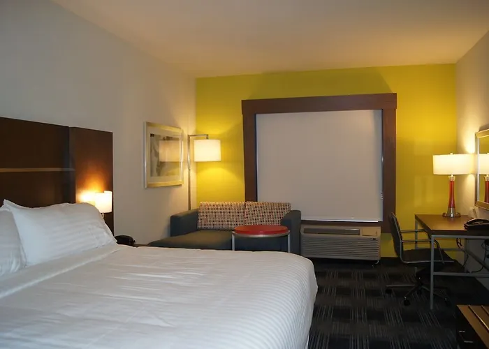 Express & Austin - Area By Ihg Hotel