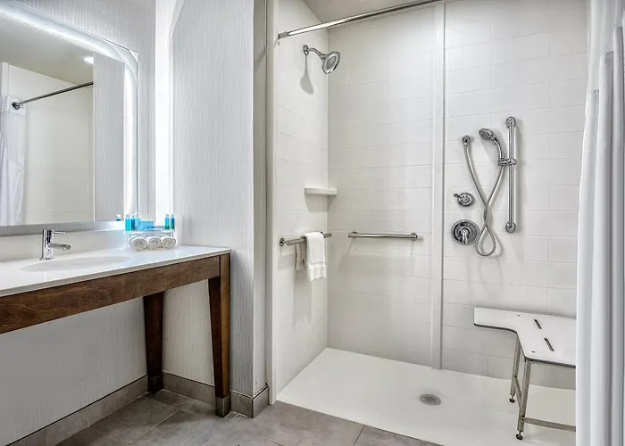 Hotel Express & Austin - Area By Ihg